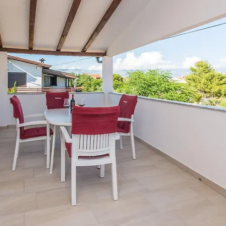 Apartman Loncar 2 By Interhome *