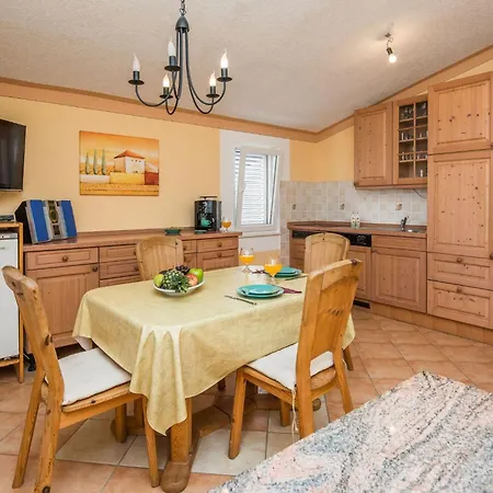 Loncar 2 By Interhome Apartman Vir