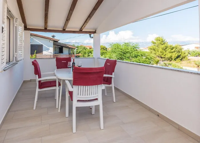 Apartman Loncar 2 By Interhome *