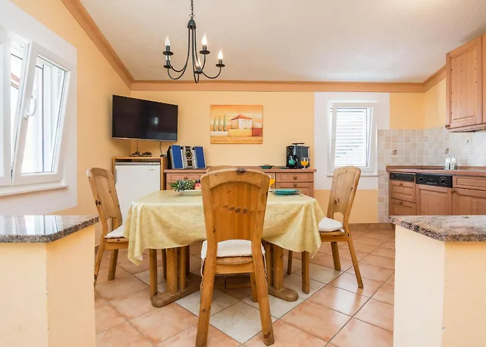 Apartman Loncar 2 By Interhome